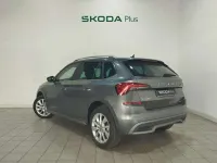 Usado Skoda Kamiq Style 110 CV (80 kW) 2022 Gris SUV