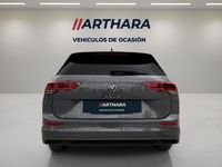 Usado VW Golf VIII Life 115 CV (84 kW) 2021 Gris / plata Familiar