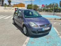 Usado Ford Fiesta 70 CV (51 kW) 2006 Violeta / lila Utilitario