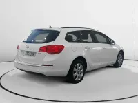 Usado Opel Astra Selective 110 CV (80 kW) 2015 Blanco Familiar