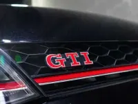 Usado VW Golf VII GTI 230 CV (169 kW) 2016 Negro Utilitario
