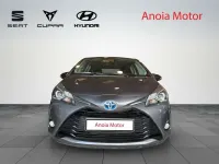 Usado Toyota Yaris Hybrid Active 99 CV (72 kW) 2019 Gris Utilitario