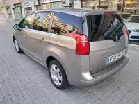 Usado Peugeot 5008 Style 115 CV (84 kW) 2014 Gris / plata Monovolumen