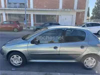 Usado Peugeot 206 75 CV (55 kW) 2001 Verde Berlina