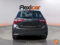Usado Toyota Yaris Hybrid Business Edition 116 CV (85 kW) 2020 Gris