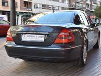 Usado Mercedes E320 Elegance 224 HP (164 kW) 2003 Cinzento Sedan