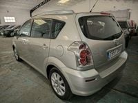 Usado Toyota Corolla Verso Sol 116 CV (85 kW) 2005 Beige Monovolumen