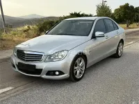 Usado Mercedes C180 120 CV (88 kW) 2011 Gris / plata Berlina