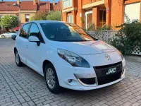 Usado Renault Scénic III Dynamique 105 CV (77 kW) 2010 Blanco Monovolumen