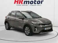 Usado Kia Stonic 120 CV (88 kW) 2022 Verde SUV
