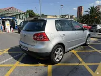 Usado VW Golf V Highline 105 CV (77 kW) 2007 Gris / plata Berlina