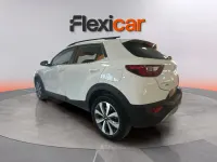 Usado Kia Stonic 101 CV (74 kW) 2025 Blanco SUV