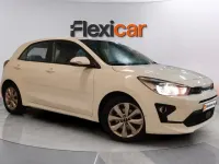 Usado Kia Rio 101 CV (74 kW) 2023 Blanco Berlina