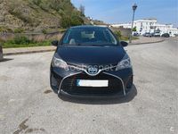 Usado Toyota Yaris Hybrid Active 100 CV (73 kW) 2017 Negro Berlina