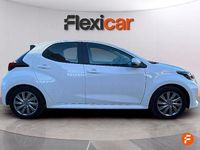 Usado Toyota Yaris Hybrid Active 116 CV (85 kW) 2023 Blanco Berlina