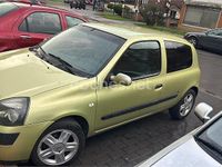 Usado Renault Clio II 75 CV (55 kW) 2003 Amarillo Berlina