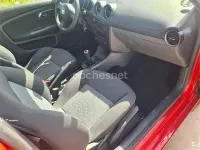 Usado Seat Ibiza Reference 85 CV (62 kW) 2008 Rojo Berlina