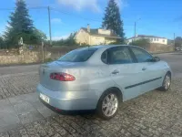 Usado Seat Cordoba Reference 100 CV (73 kW) 2005 Gris / plata Berlina