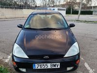 Usado Ford Focus Trend 100 CV (73 kW) 2001 Negro Berlina