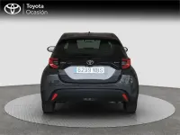 Usado Toyota Yaris Hybrid Active 116 CV (85 kW) 2025 Gris Monovolumen