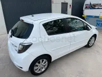 Usado Toyota Yaris Hybrid Advance 100 CV (73 kW) 2015 Blanco Berlina