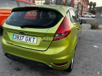 Usado Ford Fiesta Trend 68 CV (50 kW) 2009 Verde Berlina