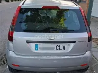 Usado Ford Fiesta Trend 68 CV (50 kW) 2003 Gris / plata Utilitario