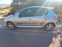 Usado Peugeot 206 70 CV (51 kW) 2000 Gris / plata Berlina