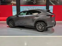 Usado Lexus NX300h Executive Line 197 CV (144 kW) 2018 Gris / plata SUV