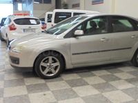 Usado Ford Focus Trend 109 CV (80 kW) 2006 Gris / plata Berlina