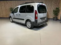 Usado Peugeot Partner Tepee Style 100 CV (73 kW) 2016 Gris / plata Monovolumen