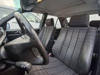 Usado Mercedes 190 109 CV (80 kW) 1990 Azul Berlina