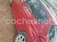 Usado Peugeot 208 Access 82 CV (60 kW) 2015 Rojo Utilitario
