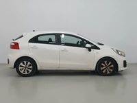 Usado Kia Rio 84 CV (61 kW) 2017 Blanco Berlina