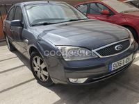 Usado Ford Mondeo Ghia 130 CV (95 kW) 2003 Gris / plata Berlina