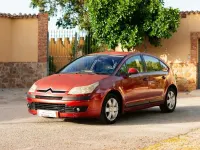 Usado Citroën C4 110 CV (80 kW) 2006 Granate Berlina