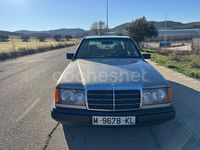 Usado Mercedes E300 180 CV (132 kW) 1985 Beige Berlina