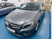 Usado Mercedes A180 Style 109 CV (80 kW) 2014 Gris Utilitario