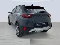 Usado Kia Stonic GT-Line 101 CV (74 kW) 2022 Gris SUV