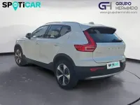 Używany Volvo XC40 Core 163 KM (119 kW) 2023 Biały SUV