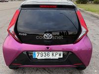 Usado Toyota Aygo X-cite 69 CV (50 kW) 2018 Rosa Utilitario