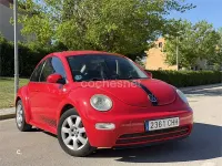 Usado VW New Beetle 102 CV (75 kW) 2003 Rojo Utilitario