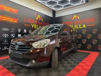 Usado Dacia Lodgy Ambiance 100 CV (73 kW) 2016 Granate Monovolumen