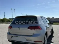 Usado VW Golf VII Advance 125 CV (91 kW) 2018 Gris / plata Berlina