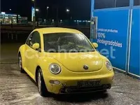Usado VW New Beetle 115 CV (84 kW) 1999 Amarillo Utilitario