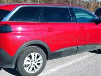 Usado Peugeot 5008 Active 130 CV (95 kW) 2022 Rojo SUV
