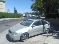 Usado Seat Cordoba Sport 110 CV (80 kW) 2000 Gris / plata Berlina
