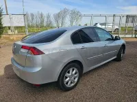 Usado Renault Laguna III Dynamique 110 CV (80 kW) 2010 Gris / plata Berlina