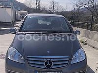 Usado Mercedes A180 Exclusive 109 CV (80 kW) 2010 Gris / plata Monovolumen