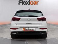 Usado Hyundai i30 121 CV (88 kW) 2024 Blanco Berlina